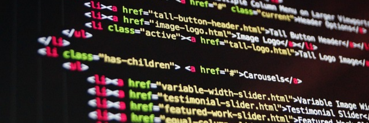 Een close-up van code op een computerscherm.